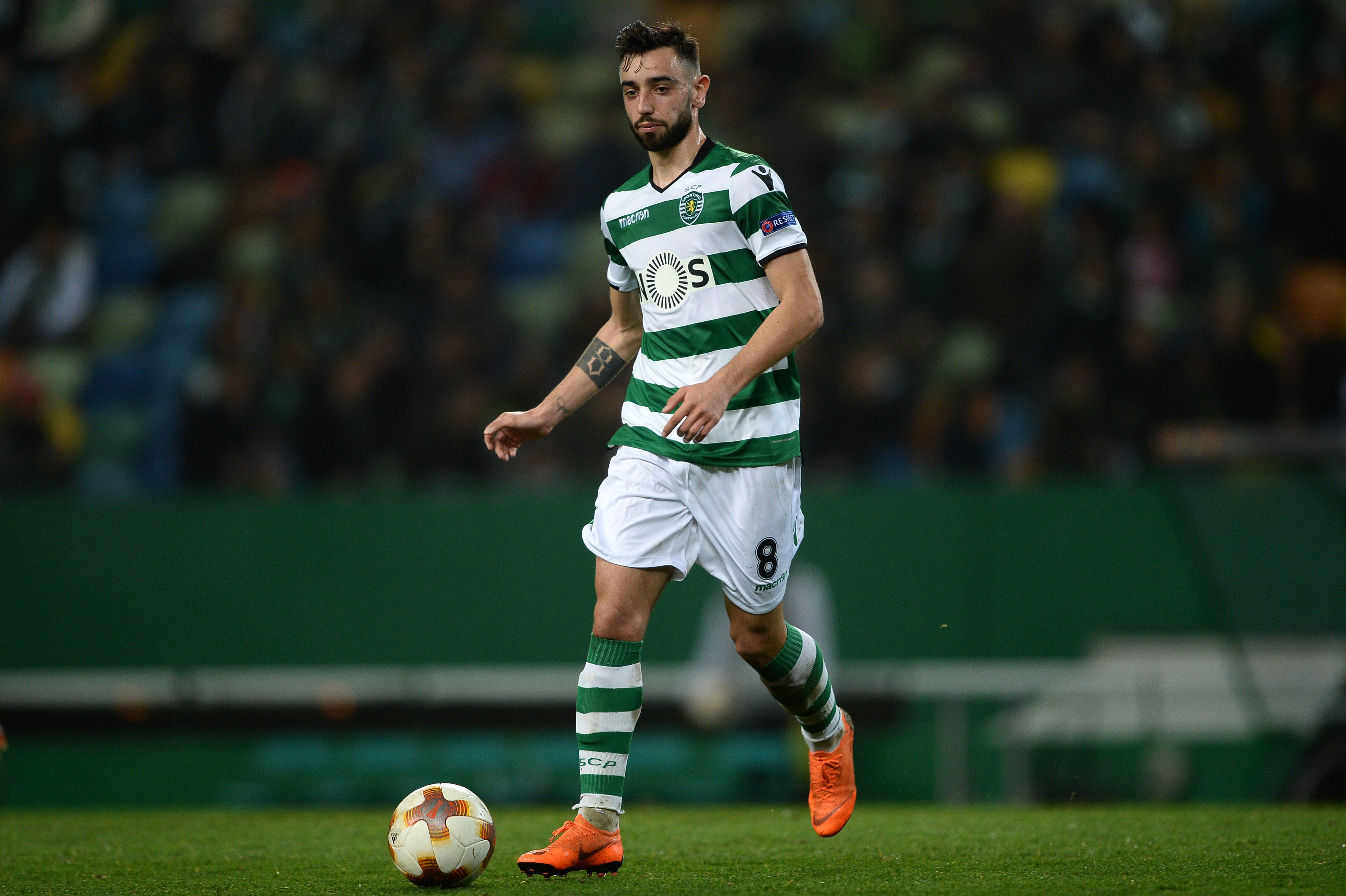 LISBON, PORTUGAL - MARCH 08: Bruno Fernandes of Sporting Lisbon in action during the UEFA Europa League Round of 16 first leg match between Sporting Lisbon and Viktoria Plzen at Estadio Jose Alvalade on March 8, 2018 in Lisbon, Portugal. (Photo by Octavio Passos/Getty Images)