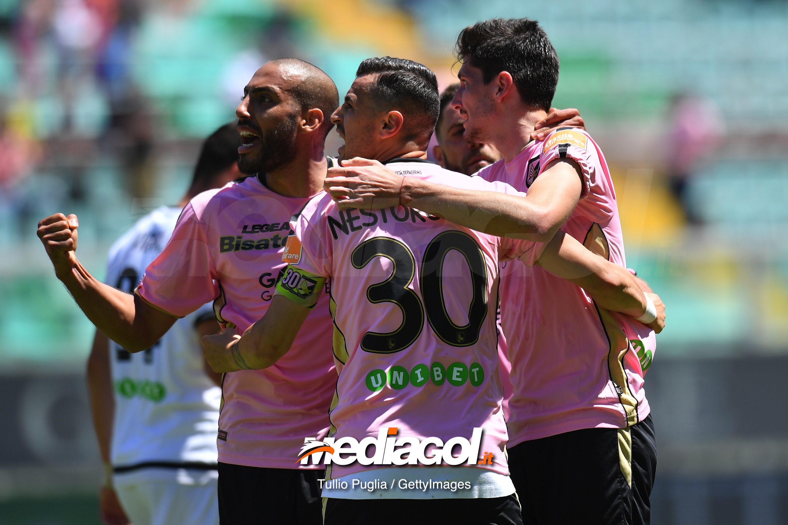 PALERMO, ITALY - MAY 01: Stefano Moreo of Palermo celebrates after scores his team's second goal during the Serie B match between US Citta di Palermo and AC Spezia at Stadio Renzo Barbera on May 01, 2019 in Palermo, Italy. (Photo by Tullio M. Puglia/Getty Images)