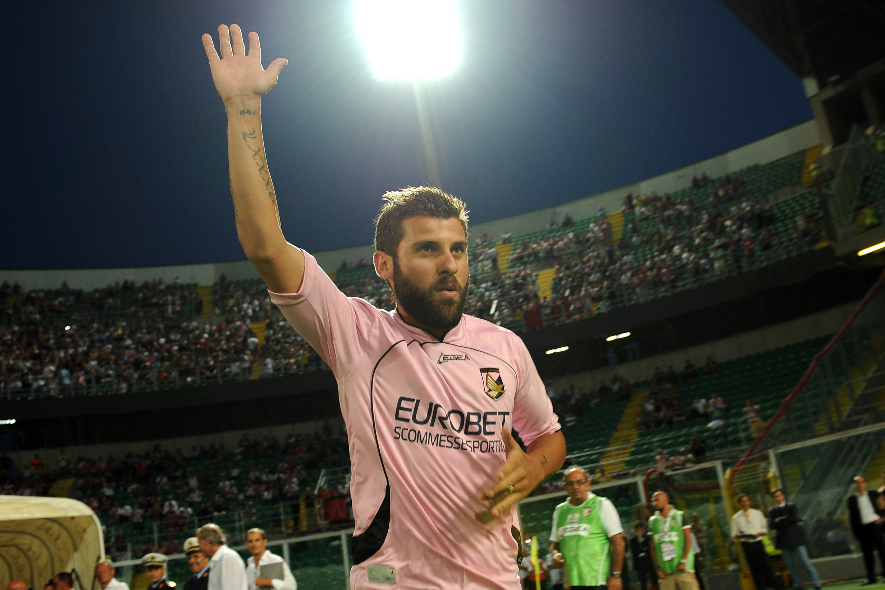 PALERMO, ITALY - AUGUST 12: Antonio Nocerino of Palermo greets supporters during the presentation of Palermo team before the pre season friendly tournament "A.R.S. Trophy" between US Citta di Palermo, SSC Napoli and Valencia CF at Stadio Renzo Barbera on August 12, 2010 in Palermo, Italy.  (Photo by Tullio M. Puglia/Getty Images)