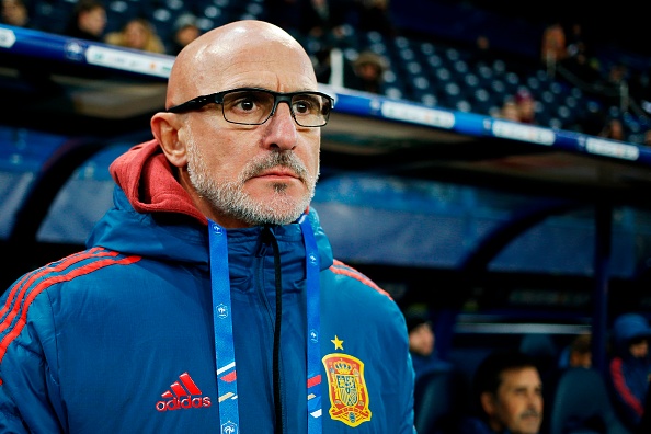 Spain's head coach Luis de la Fuente looks on before the friendly under-21 football match between France and Spain at the Michel d'Ornano Stadium in the northwestern city of Caen, northwestern France, on November 19, 2018. (Photo by CHARLY TRIBALLEAU / AFP)        (Photo credit should read CHARLY TRIBALLEAU/AFP/Getty Images)