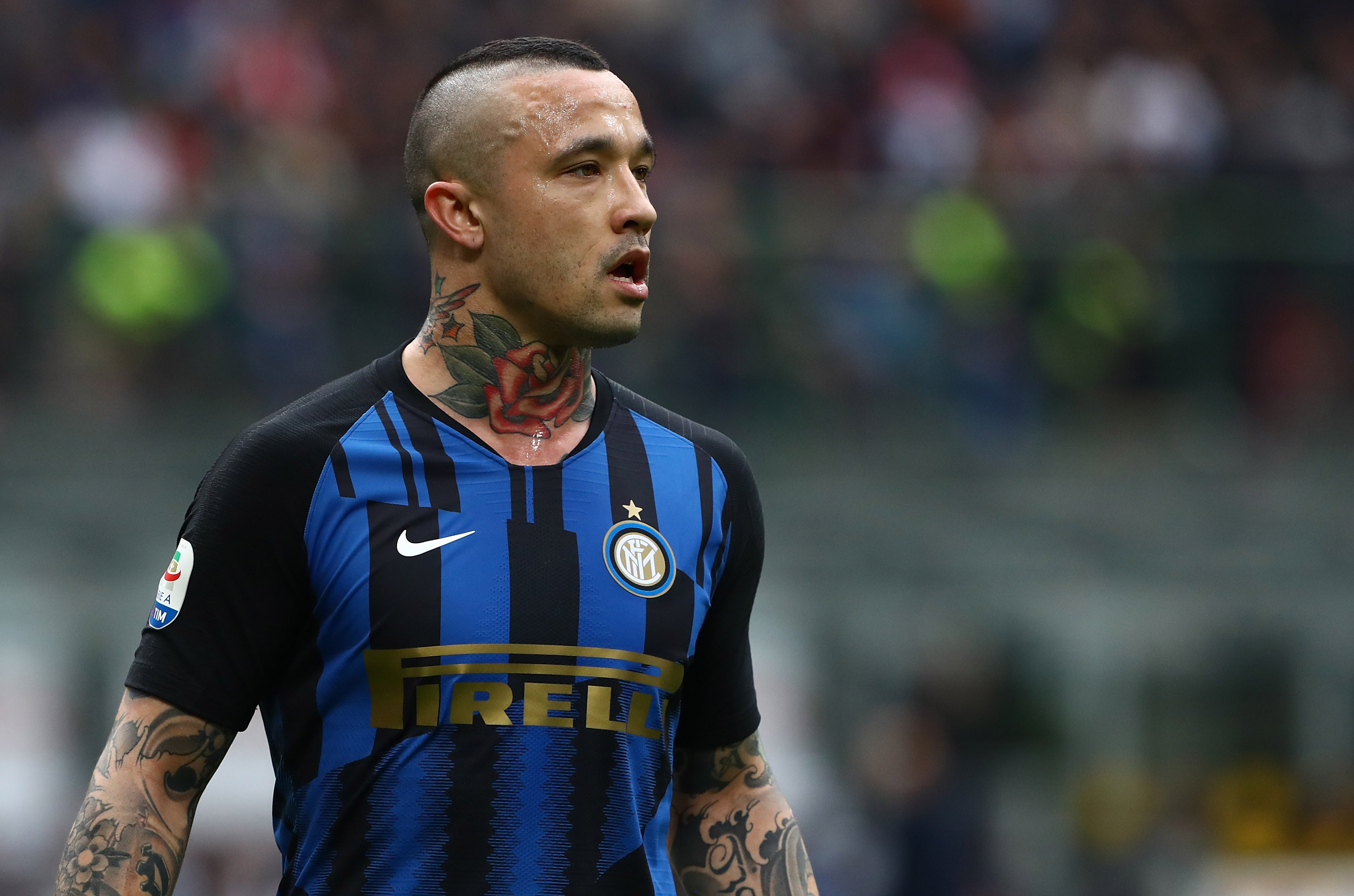 MILAN, ITALY - APRIL 07:  Radja Nainggolan of FC Internazionale looks on during the Serie A match between FC Internazionale and Atalanta BC at Stadio Giuseppe Meazza on April 7, 2019 in Milan, Italy.  (Photo by Marco Luzzani - Inter/Inter via Getty Images)