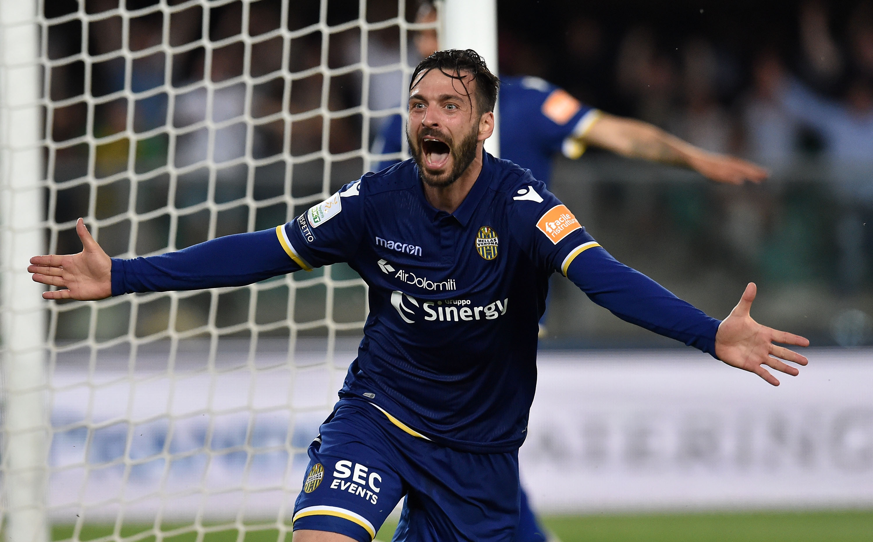 VERONA, ITALY - JUNE 02: Samuel Di Carmine of Hellas Verona celebrates after scoring goal 2-0 during the Serie B Playoff Final second leg match between Hellas Verona and AS Cittadella at Stadio Marcantonio Bentegodi on June 2, 2019 in Verona, Italy.  (Photo by Giuseppe Bellini/Getty Images for Lega Serie B)
