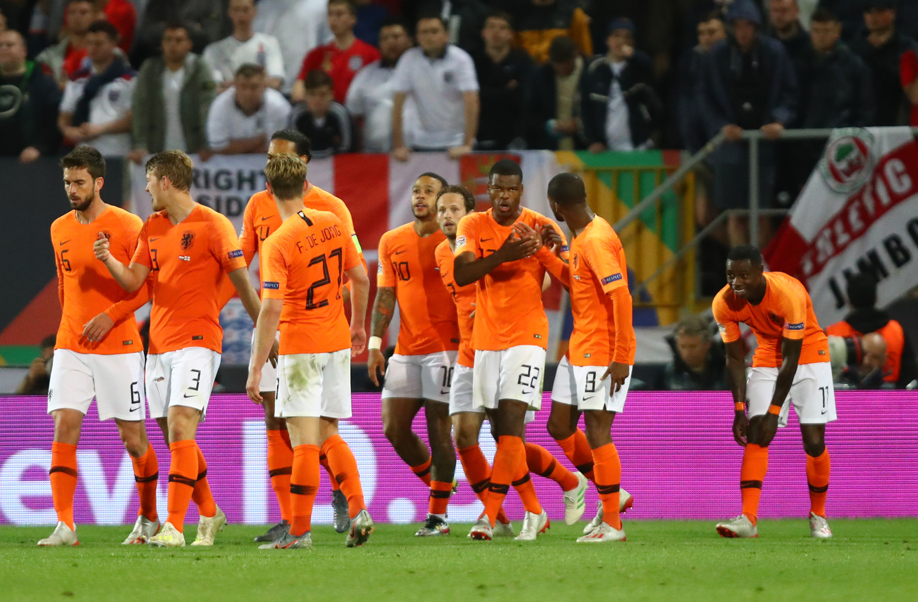 GUIMARAES, PORTUGAL - JUNE 06:  Quincy Promes of the Netherlands (11) celebrates with team mates as he scores his team's second goal during the UEFA Nations League Semi-Final match between the Netherlands and England at Estadio D. Afonso Henriques on June 06, 2019 in Guimaraes, Portugal. (Photo by Dean Mouhtaropoulos/Getty Images)