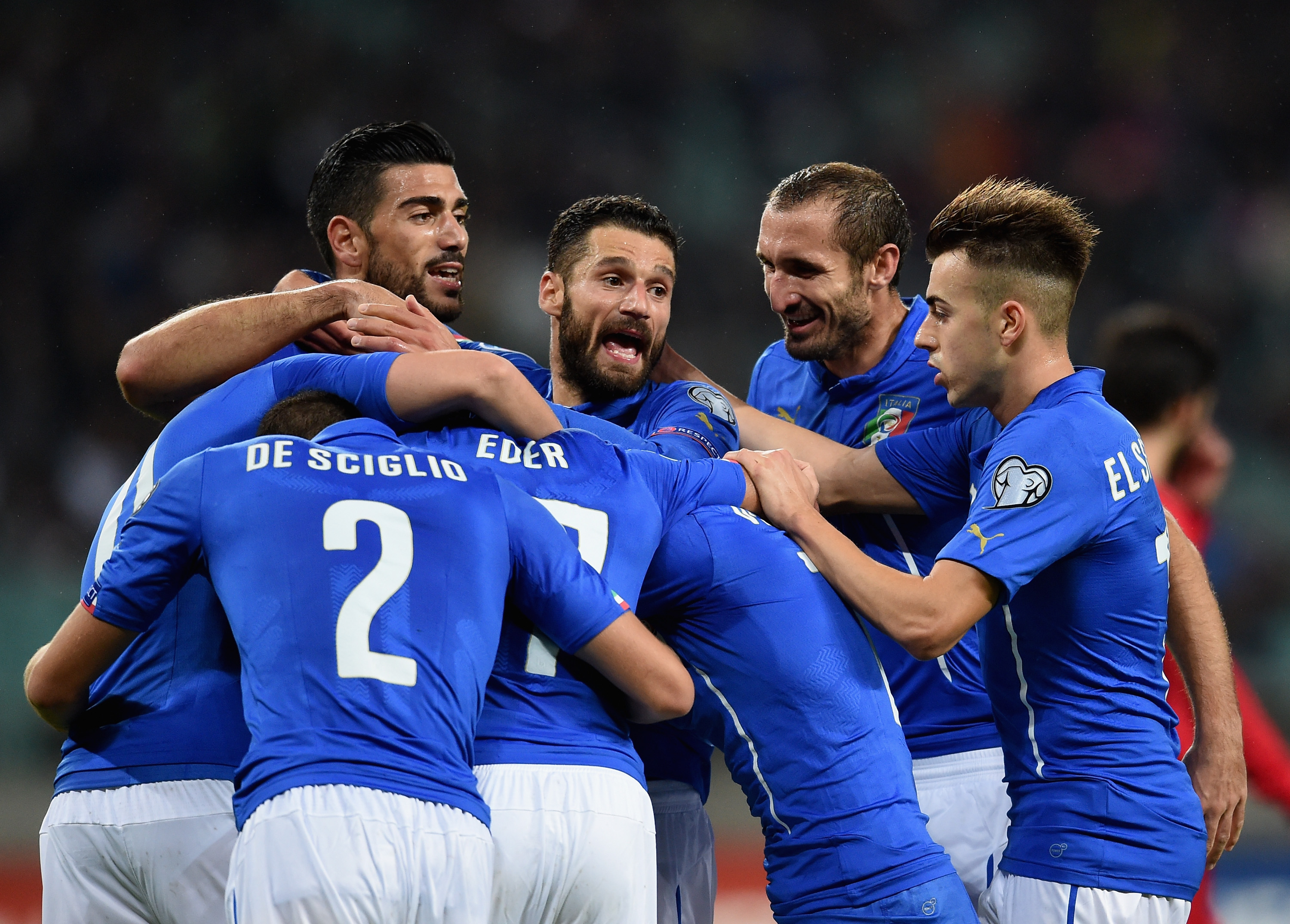 BAKU, AZERBAIJAN - OCTOBER 10:  Matteo Darmian of Italy (C) celebrates after scoring the third goal during the UEFA Euro 2016 qualifying football match between Azerbaijan and Italy at Olympic Stadium on October 10, 2015 in Baku, Azerbaijan.  (Photo by Claudio Villa/Getty Images)