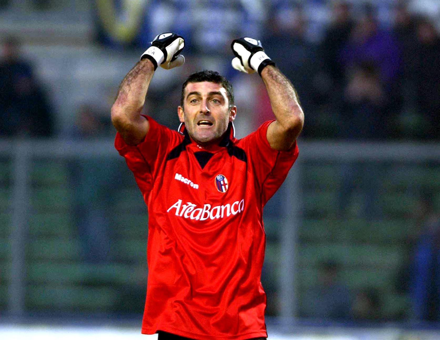 13 Jan 2002:  Gianluca Pagliuca of Bologna celebrates his team's win following the Serie A match between Atalanta and Bologna, played at the Azzurri d''Italia Stadium, Bergamo.   DIGITAL IMAGE Mandatory Credit: Grazia Neri/ALLSPORT